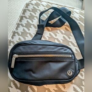 Lululemon wunderlust 1.8L belt bag